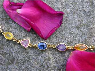 Armband 750/- Gold mit farbigen Safiren.