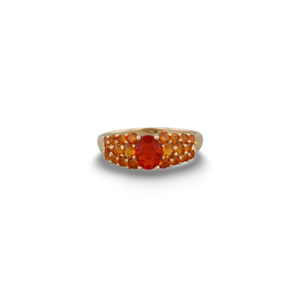 Ring mit roten Steinen - 585 Gold bildet die Basis dieses Rings. Die klassische Form schmiegt sich in jedes Outfit ein.