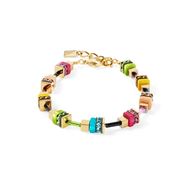Armband „Boho Sunset Cube Rainbow“ von Coeur de Lion – farbenfrohes, handgefertigtes Schmuckstück mit geometrischen Würfel-Elementen in Regenbogenfarben.