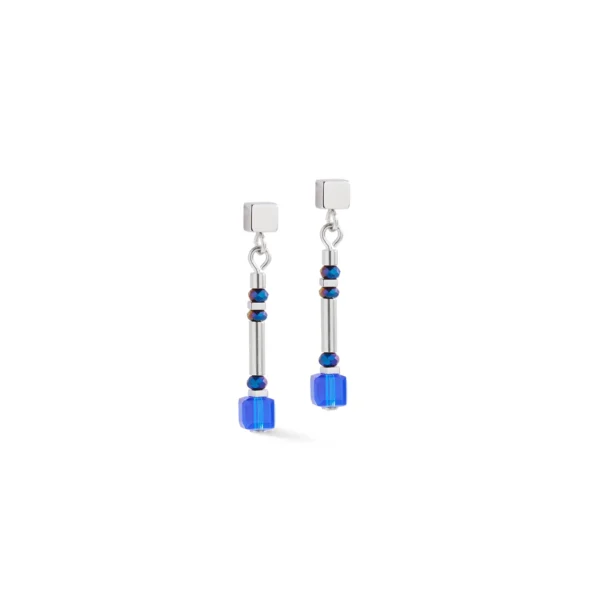 Schlichte, elegante Ohrringe mit funkelnden blauen Swarovski® Kristall-Würfeln von COEUR DE LION – stilvolle Accessoires für einen modernen, hochwertigen Look.