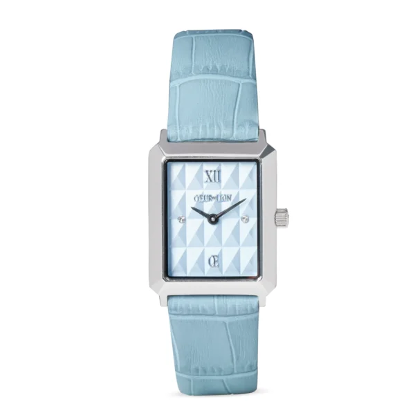 Elegante Damenuhr Iconic Spikes Sky Blue von COEUR DE LION mit silbernem Gehäuse und hellblauem Lederarmband im minimalistischen Design.