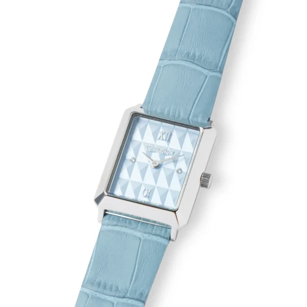Elegante Damenuhr Iconic Spikes Sky Blue von COEUR DE LION mit silbernem Gehäuse und hellblauem Lederarmband im minimalistischen Design.