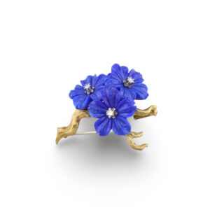 Exklusive Brosche aus 750er Gelbgold mit drei Lapislazuli-Blüten und drei Brillanten aus dem Adam Vintage Schmuck Shop – einzigartiges Schmuckstück für besondere Anlässe.