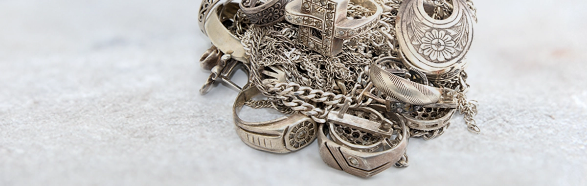 Silberankauf in Hagen bei Goldschmiede Adam: Silberschmuck, Silberbesteck, Tafelsilber und mehr persönlich prüfen lassen. Transparente Beratung, fachgerechte Bewertung und bei normalen Mengen auch ohne Termin.